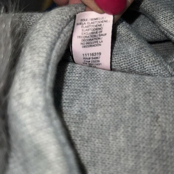 Victoria’s Secret grey ball house slippers Large - Picture 7 of 7